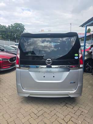 Nissan serena Semi Hybrid image 5