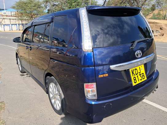 Toyota Isis Blue KDJ image 5