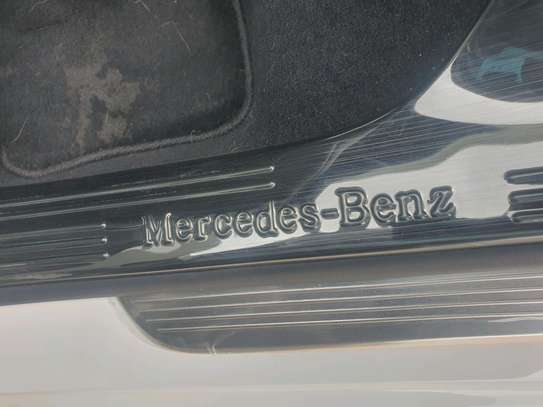 Mercedes-Benz E400 4matic image 8