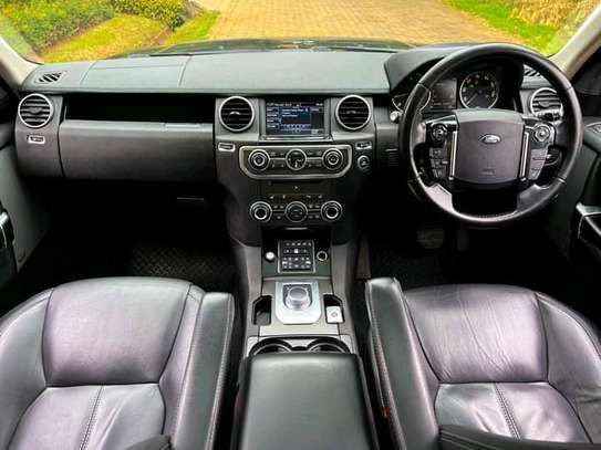 2015 land Rover Discovery 4 image 12