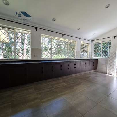 4 Bed House with En Suite at Gigiri image 6