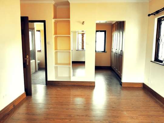 5 Bed House with En Suite at Gigiri image 5