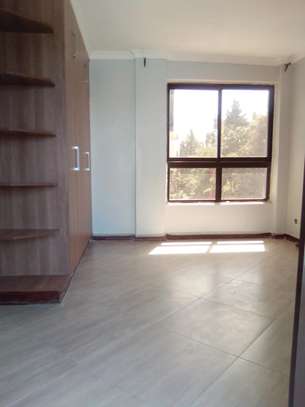 3 Bed Apartment with En Suite in Thika Road image 14