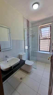 6 Bed House with En Suite in Runda image 7