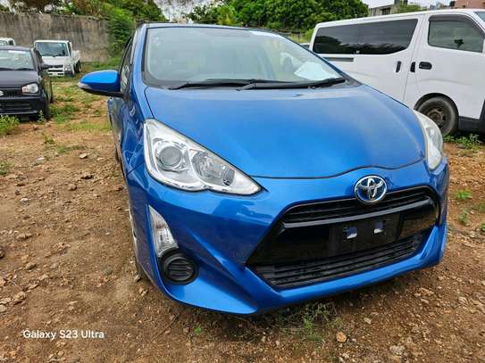 Toyota Auris (blue) image 1