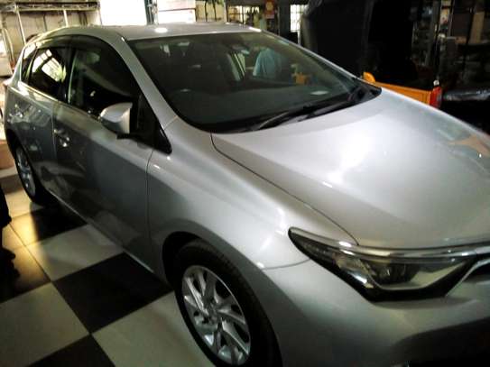 Toyota Auris silver image 3