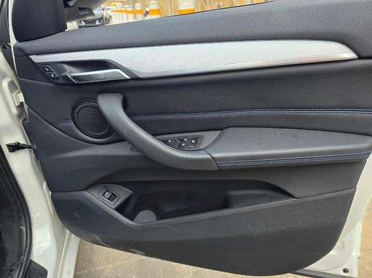 BMW X1 XDRIVE20i White Sunroof 2018 image 3