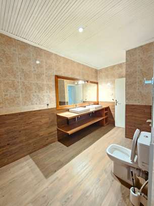 5 Bed House with En Suite in Kileleshwa image 10