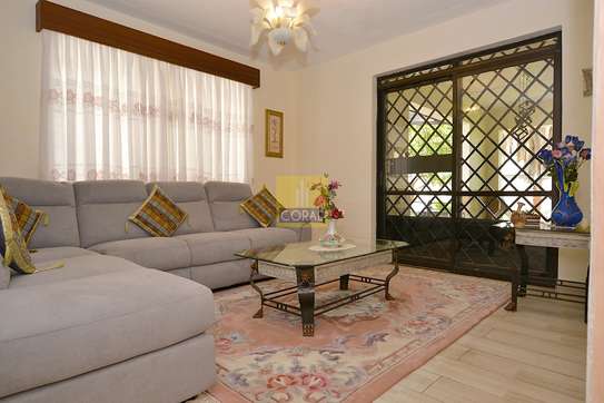 5 Bed House with En Suite at Brookside Drive image 6