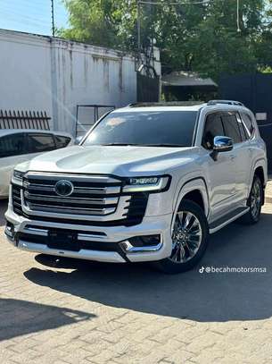 TOYOTA LC300 ZX 2023 Petrol image 3