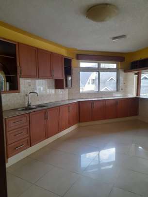 3 bedroom apartment master Ensuite available in kileleshwa image 14