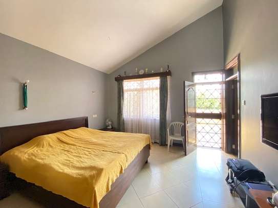 5 Bed Villa with En Suite at Eldama Ravine Road image 6