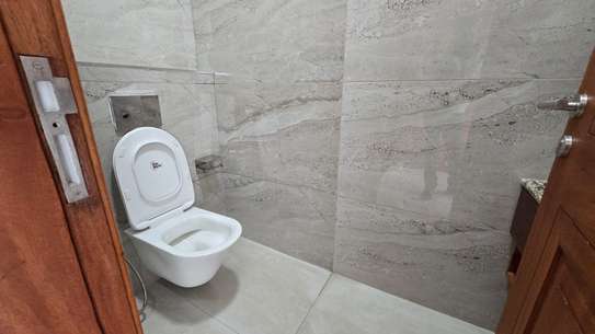 3 Bed Apartment with En Suite in Lavington image 35