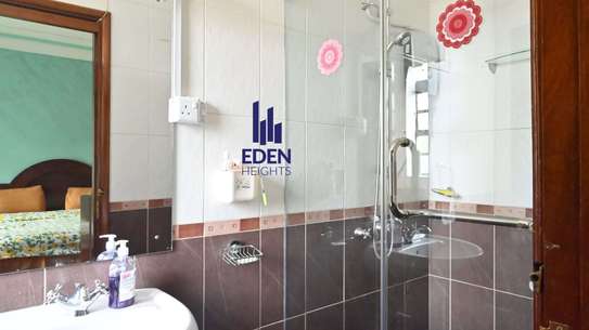5 Bed Townhouse with En Suite in General Mathenge image 5