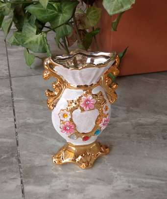 Ceramic gold vase image 3