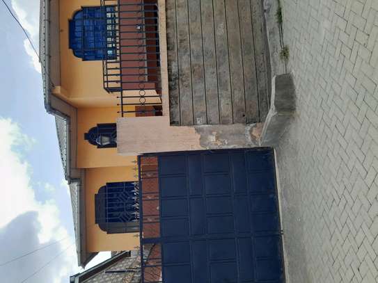 6 bedroom house image 2