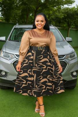 Elegant dress image 5