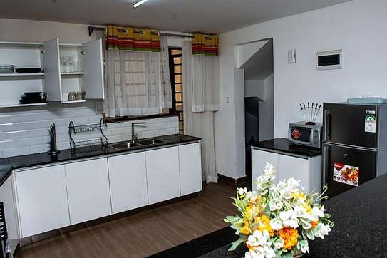 Serviced 4 Bed Apartment with En Suite at Riverside image 13