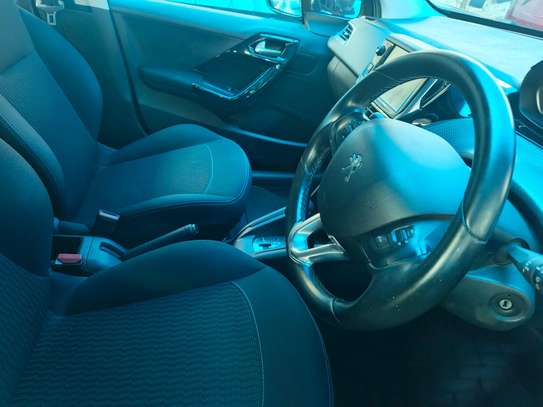 Peugeot 208 image 7