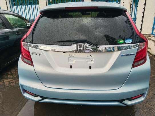 Honda fit hybrid on sale image 5
