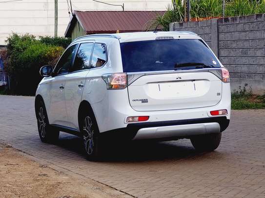 LOW DEPOSIT OUTLANDER PEARL WITH SUNROOF 2015 image 5