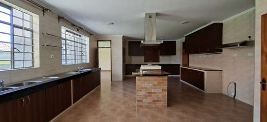 7 Bed House with En Suite in Runda image 10