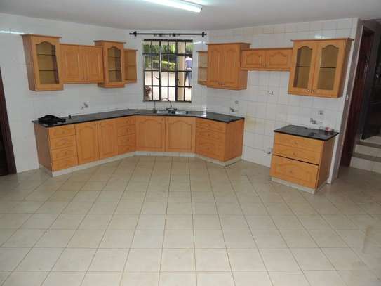 5 Bed House with En Suite at Mandela Road image 14