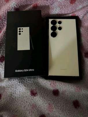 Samsung Galaxy S23 Ultra 1Tb White In Colour image 1