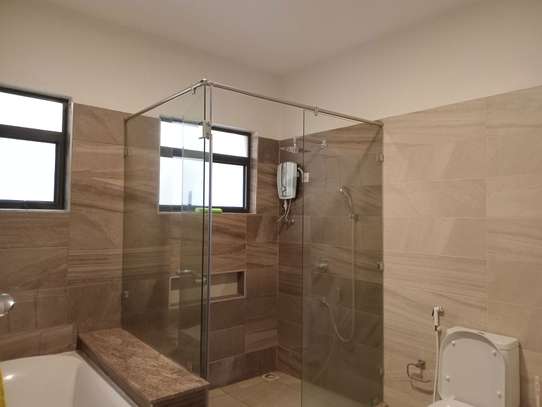 3 Bed Apartment with En Suite in General Mathenge image 9