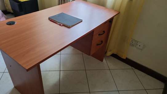 Office Table & Chairs Good in Condition For Sale!! image 2