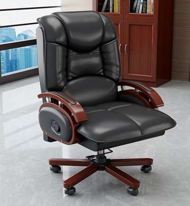 Office chair: Black leather directors executive chair image 4