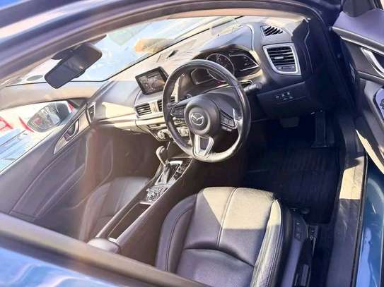 Mazda axela 2200cc Diesel 2018 Sunroof image 7