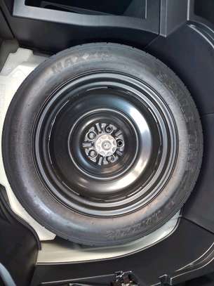 Toyota harrier premium package image 8