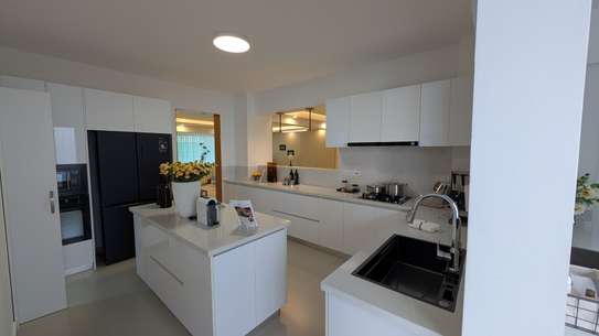 5 Bed Apartment with En Suite at Ndemi Road image 4