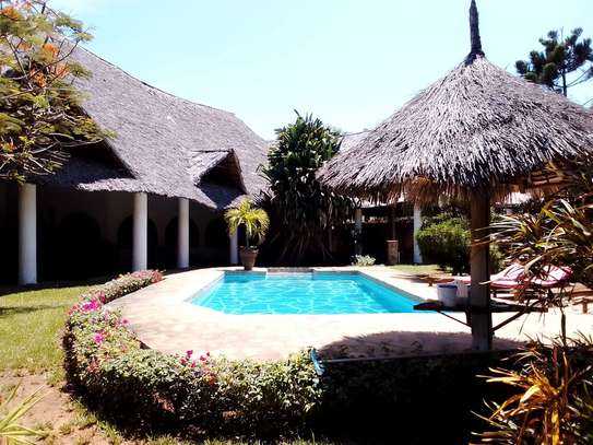 6 Bedroom Villa  For Sale In Casuarina Road, Malindi image 1