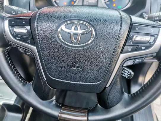 2018 Toyota land cruiser Prado VXL image 6
