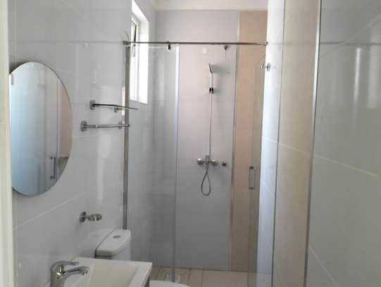 1 Bed Apartment with En Suite in Westlands Area image 5