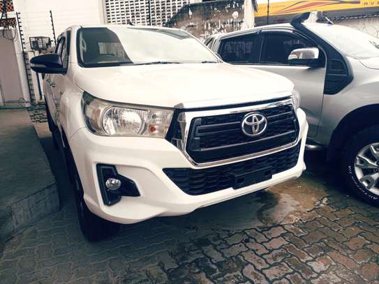 Toyota Hilux double cabin white 2016 4wd option image 2