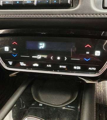 Honda vezel,wine red,2019 fully loaded image 9