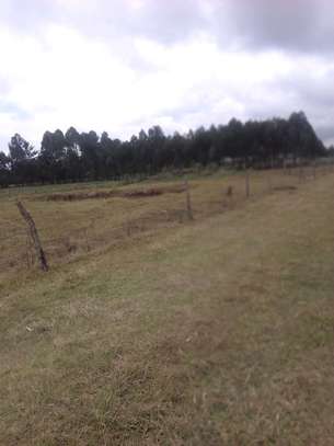 One acre land in mwisho wa lami image 3