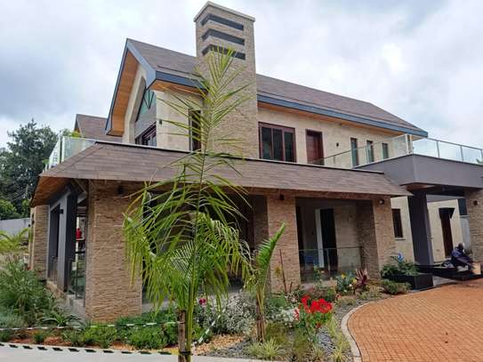 5 Bed House with En Suite at Runda image 3