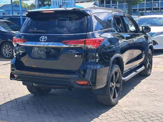 TOYOTA FORTUNER image 5