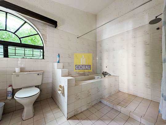 5 Bed Townhouse in Kilimani image 11