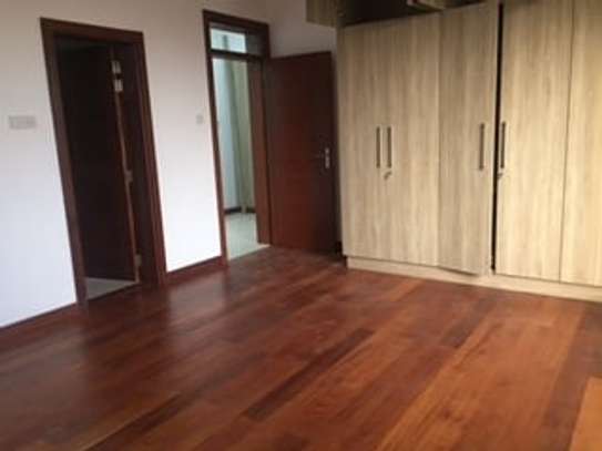 4 Bed Apartment with En Suite in General Mathenge image 2