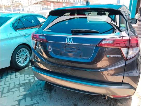 Honda vezel hybrid on sale image 2