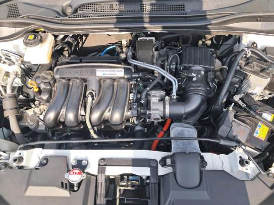 Honda Vezel Hybrid 4wd White 2018 image 9