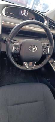 Toyota corolla Sienta hybrid Black 2018 image 3