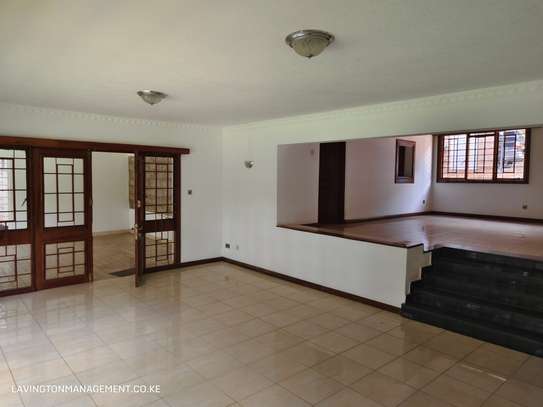 4 Bed House with En Suite at Lavington Green image 3