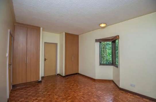 4 Bed Apartment in Riverside image 5