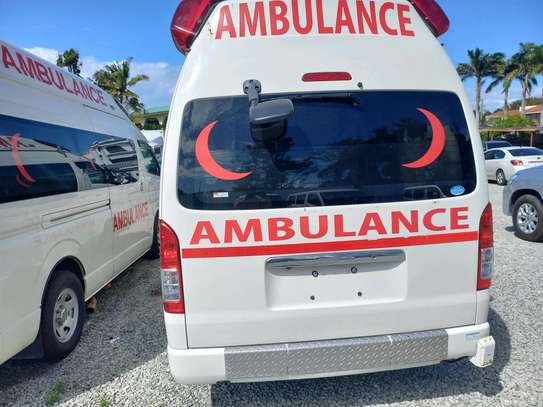 Toyota hiace ambulance image 9